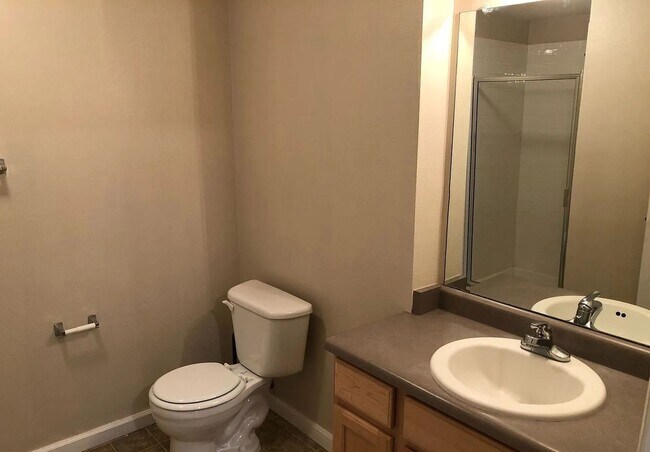 Building Photo - Updated 2 Bed, 2 Bath Main Floor Condo with Garage