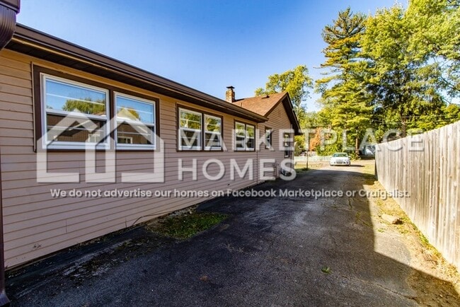 Building Photo - 3301 Brewer Dr