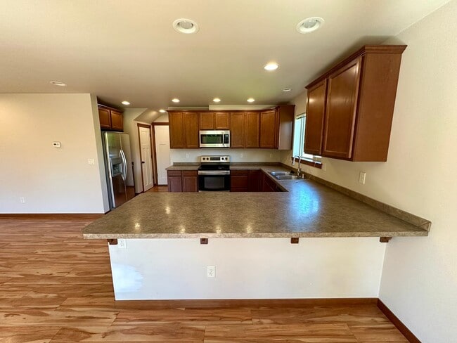 Building Photo - PI5837