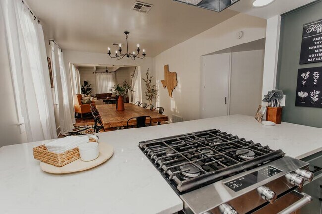 Building Photo - 3728 Homan Ave