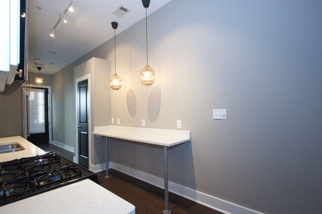 Building Photo - 1195MT