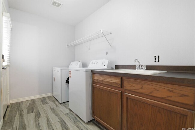 Building Photo - 414 Willow Grove Dr