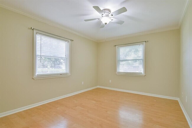 Building Photo - 108 Dolphin Ave