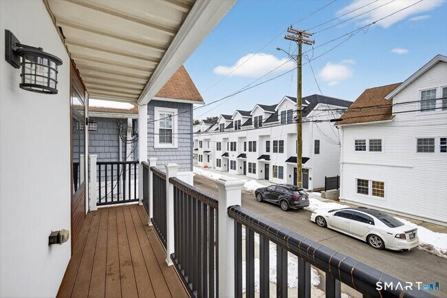 Building Photo - 32 1/2 Village Rd