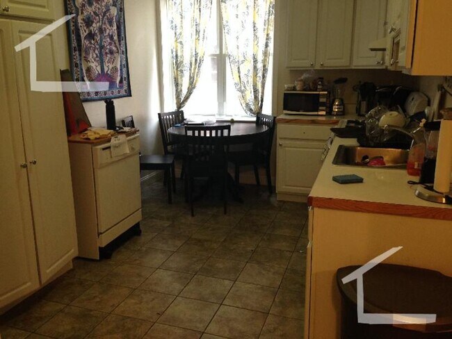 Building Photo - Huge BU South Campus 4 Bed/2 Bath on St. Mary's.  Available September 1st, 2026