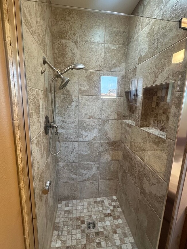 Building Photo - Charming 3 bedroom 2 bathroom home located...