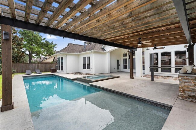 Building Photo - 3 N Beech Springs Cir