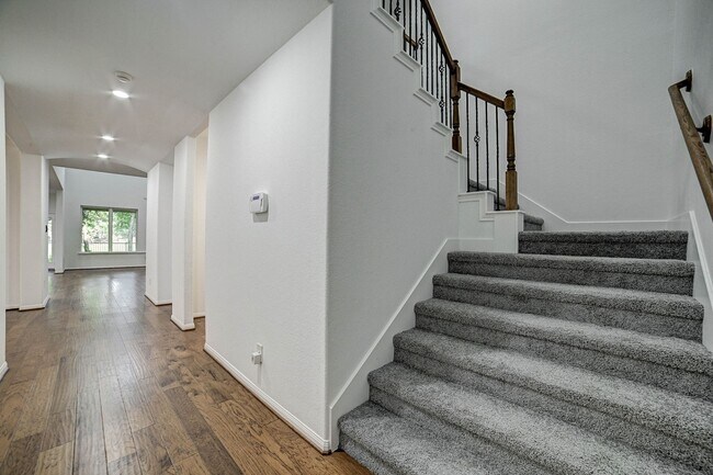 Building Photo - 5007 Sawmill Terrace Ln