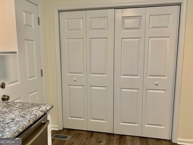 Building Photo - 322 Powder Springs St