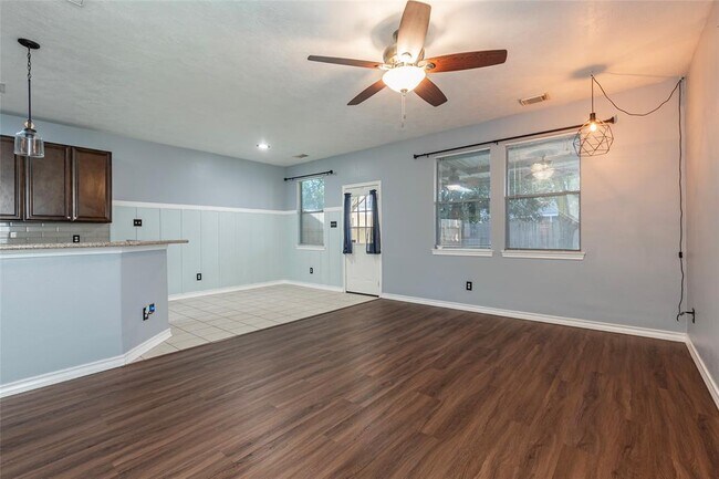 Building Photo - 336 Capella Oaks Ln