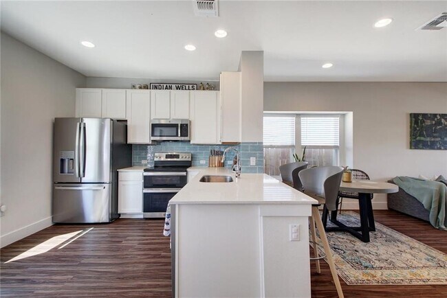 Building Photo - 9615 Morning Iris Dr