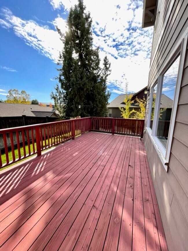 Building Photo - Gorgeous 3 bedroom spacious home in NE Ben...