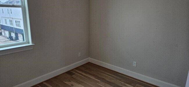 Building Photo - 712 Cage St