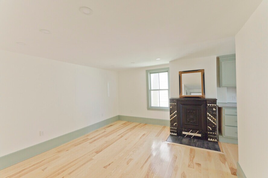 Living Room - 25 Genesee St