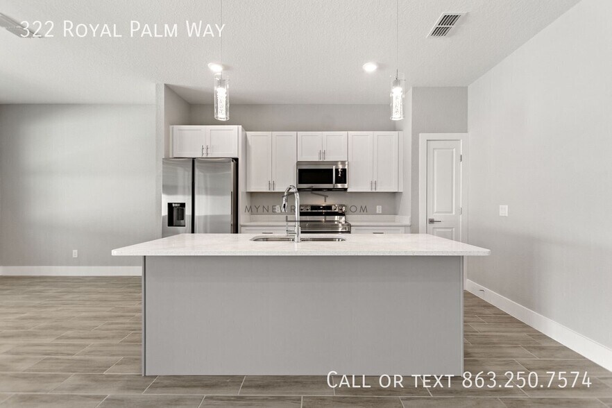 Building Photo - 322 Royal Palm Wy