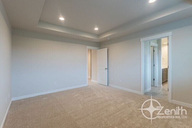 Building Photo - 124 S 88th Dr