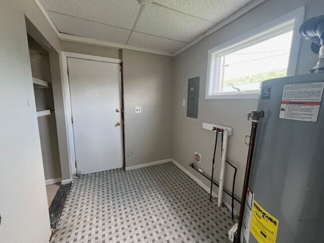 Building Photo - 33 Leland Ave