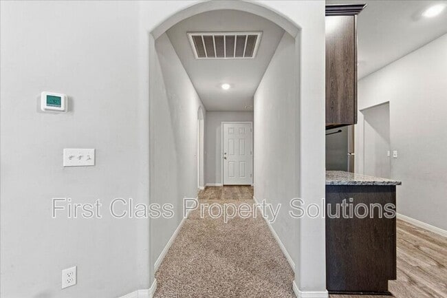 Building Photo - 1708 Burgundy Dr