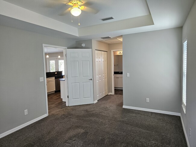 Building Photo - 8 Hemlock Terrace Pl