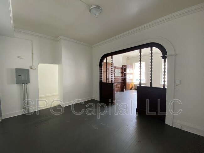 Building Photo - 351 W King St