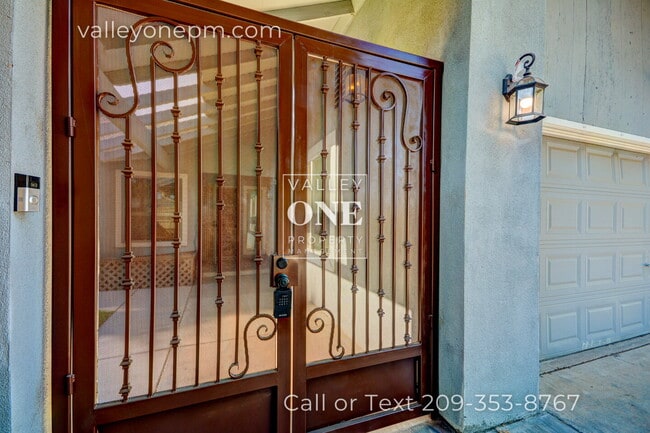 Building Photo - 2717 Palomino Ln