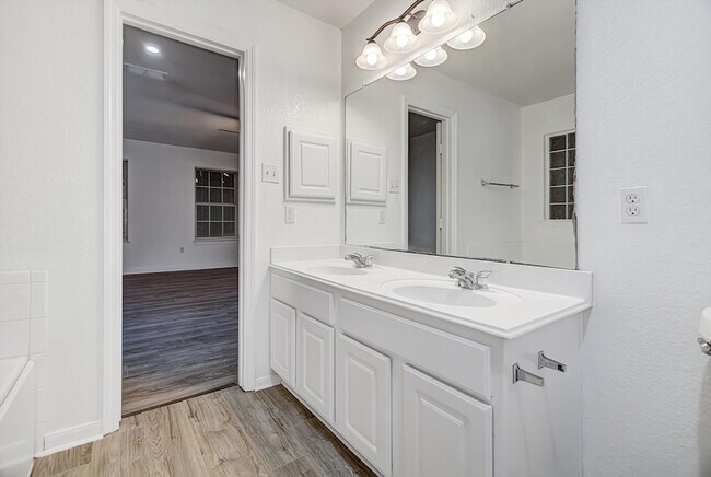 Building Photo - 3107 Rendezvous Ct