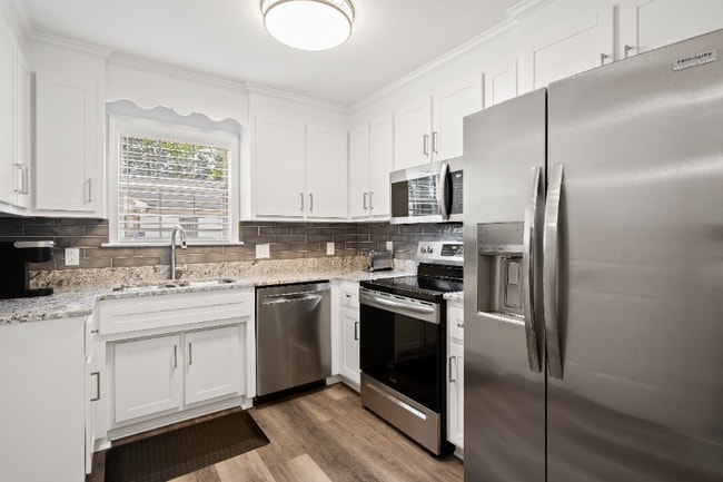 Building Photo - 4 Amherst Ave