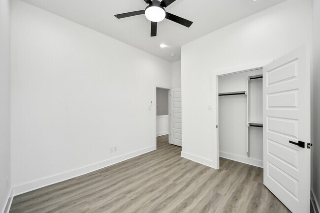 Building Photo - 8533 Amadwe St