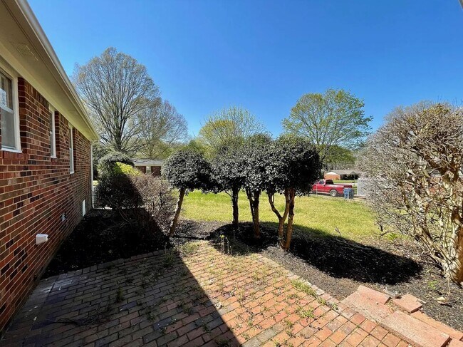 Building Photo - Deposit Special! You're Home Awaits