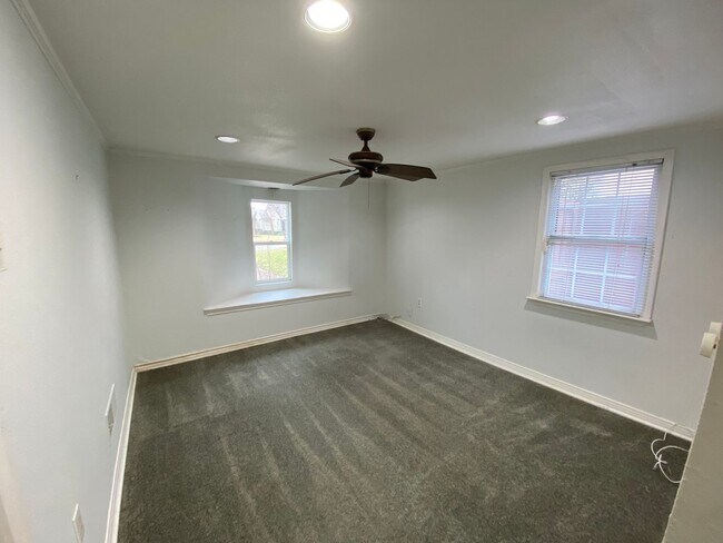 Building Photo - Walk to Glencoe Park OR Mockingbird Statio...