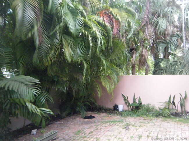 Building Photo - 2430 SE 17th St