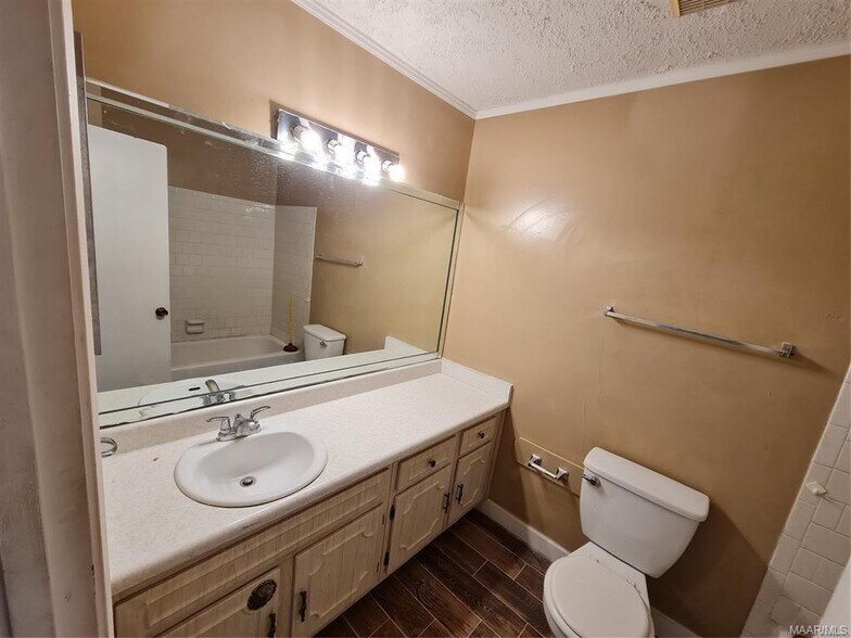 Building Photo - 1625 E Trinity Blvd