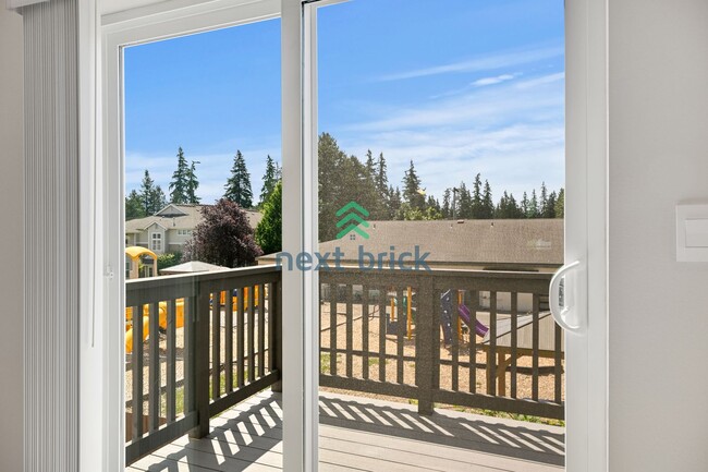Building Photo - A fabulous 3 bedroom and 3 bathroom house