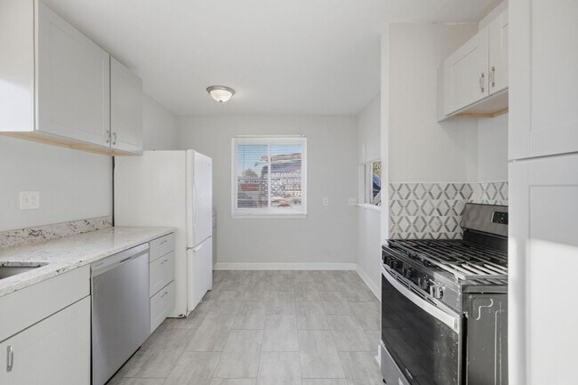 Building Photo - Come see your new home!