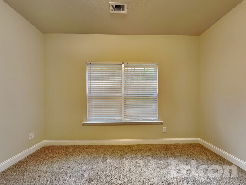 Building Photo - 124 Swinton Pond Rd