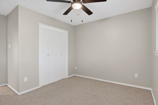 Building Photo - 4616 W Lovers Ln