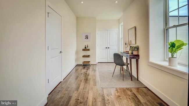 Building Photo - 1209 Oates St NE