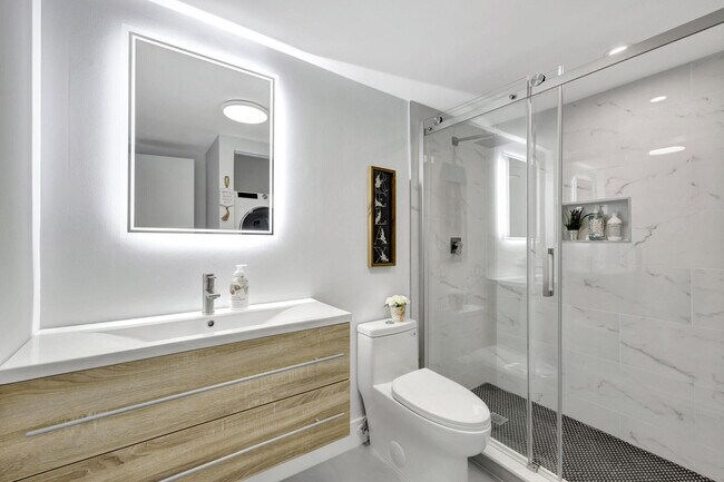 Building Photo - 7898 Eastlake Dr