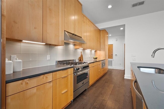 Building Photo - 7813 Mullen Dr