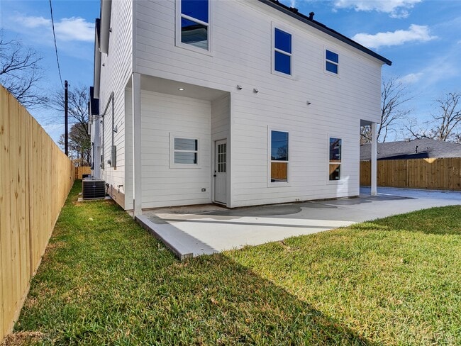 Building Photo - 5128 Clover St