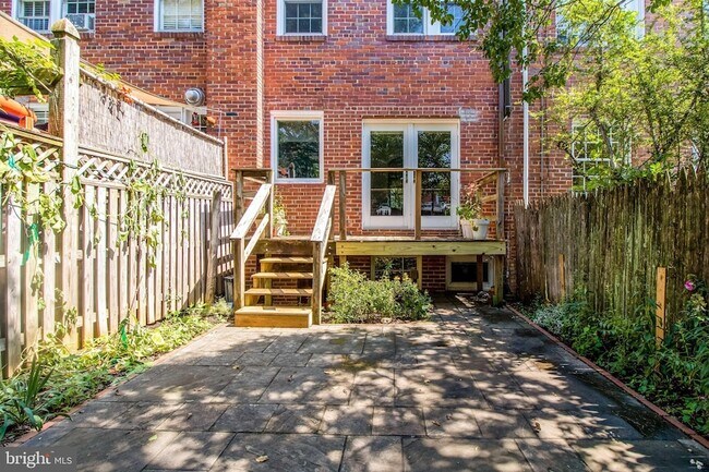 Building Photo - 2224 Observatory Pl NW