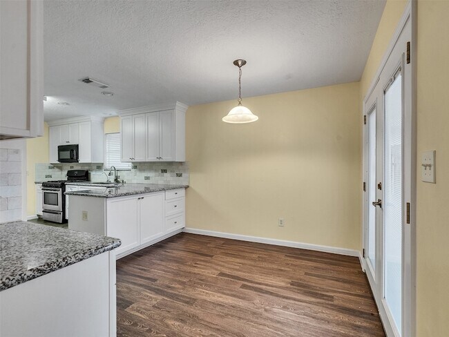 Building Photo - 1814 Oak Valley Dr