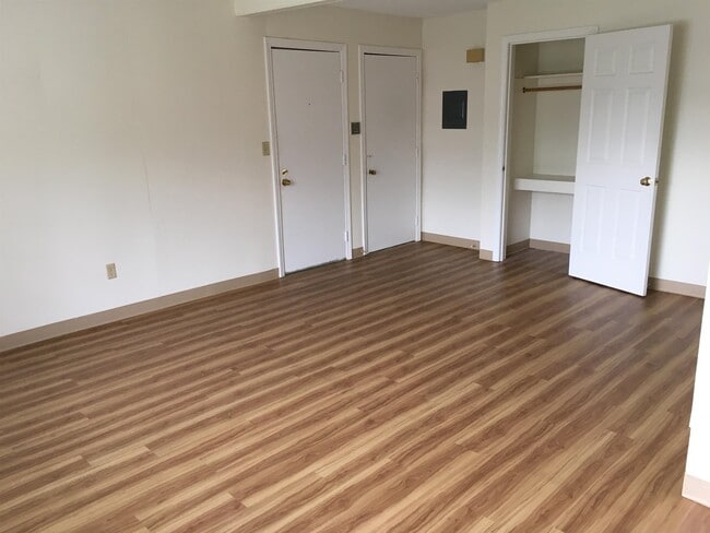 Building Photo - 3861 Brown Ave