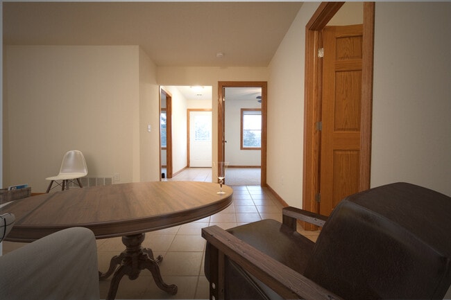 Building Photo - 481 Tracey Ln