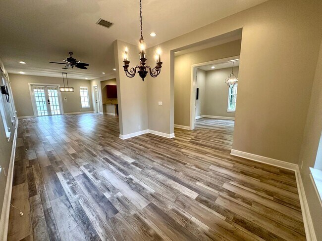 Building Photo - 224 W Bay Cedar Cir