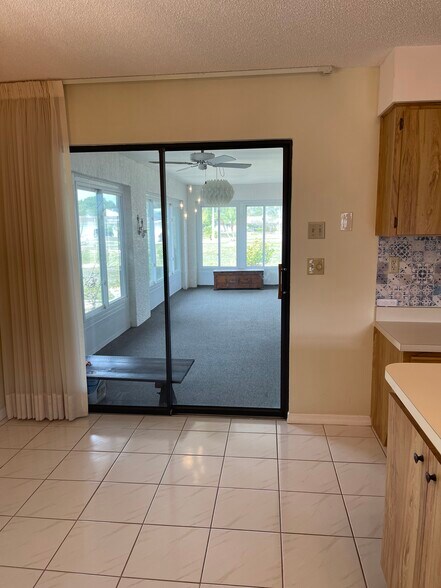 Building Photo - 420 S Brockfield Dr