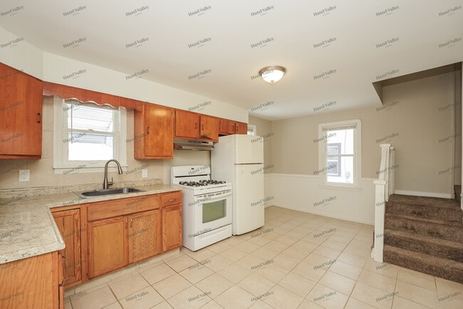 Building Photo - 3260 W 43rd St