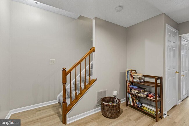 Building Photo - This beautiful 3-bedroom townhome is nestl...