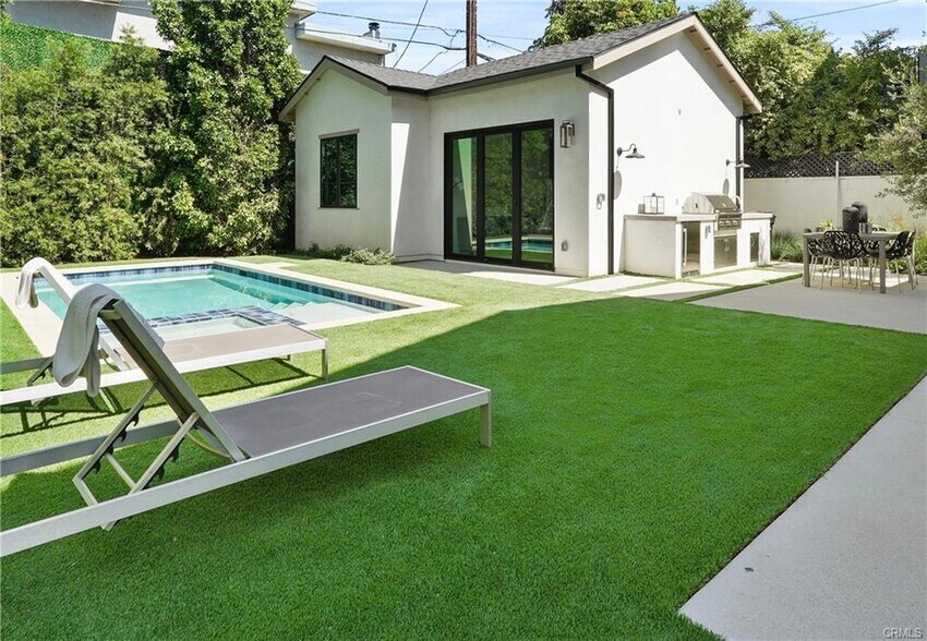 Building Photo - 4634 Vesper Ave