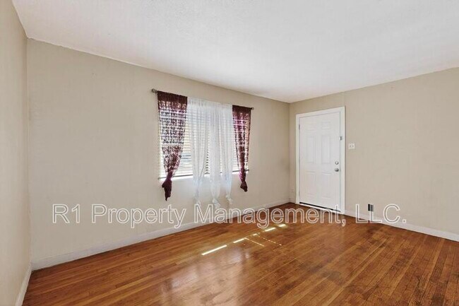 Building Photo - 165 Hilton Ave NW